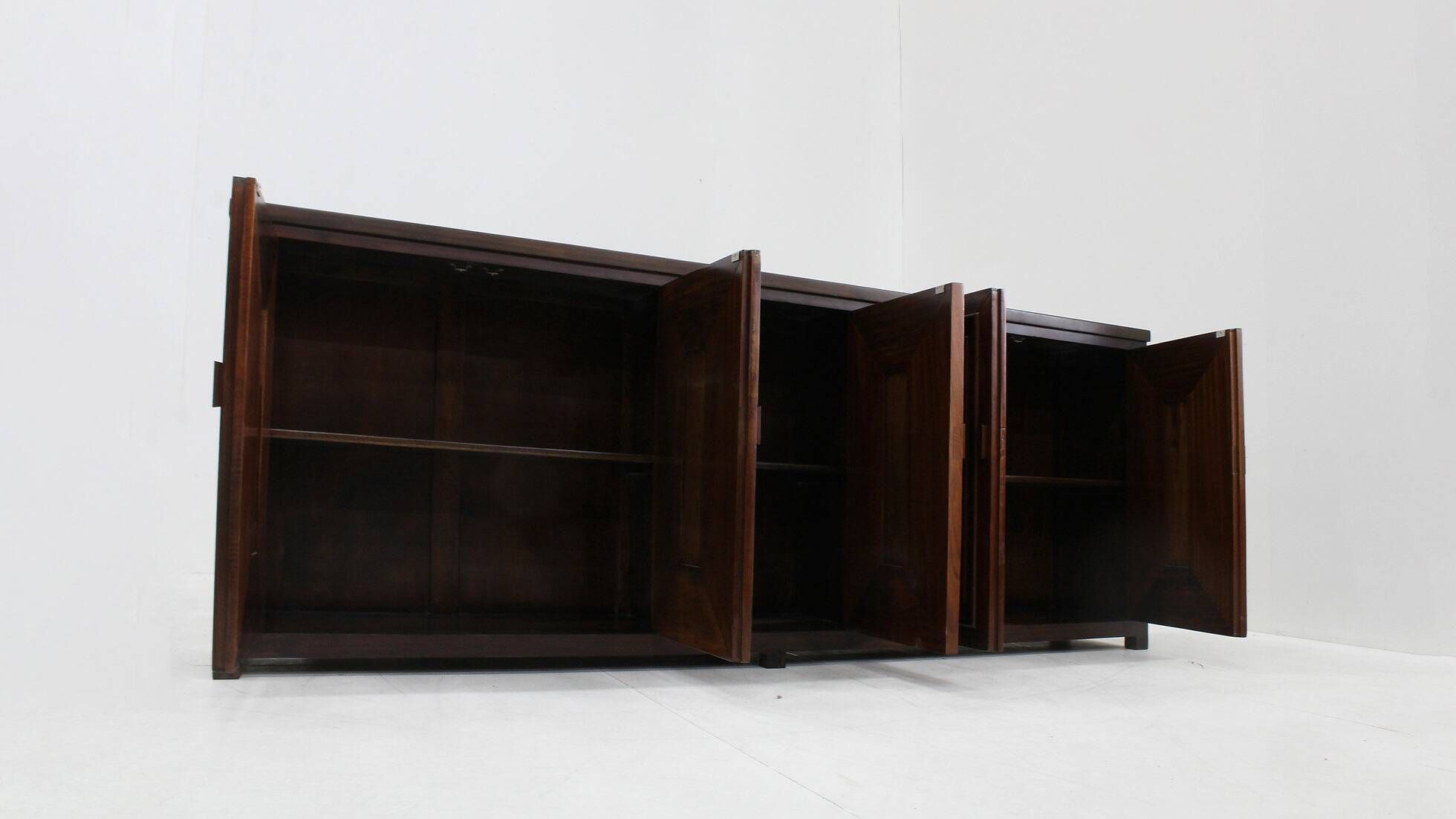 Buffet brutaliste espagnol en bois massif sculpté