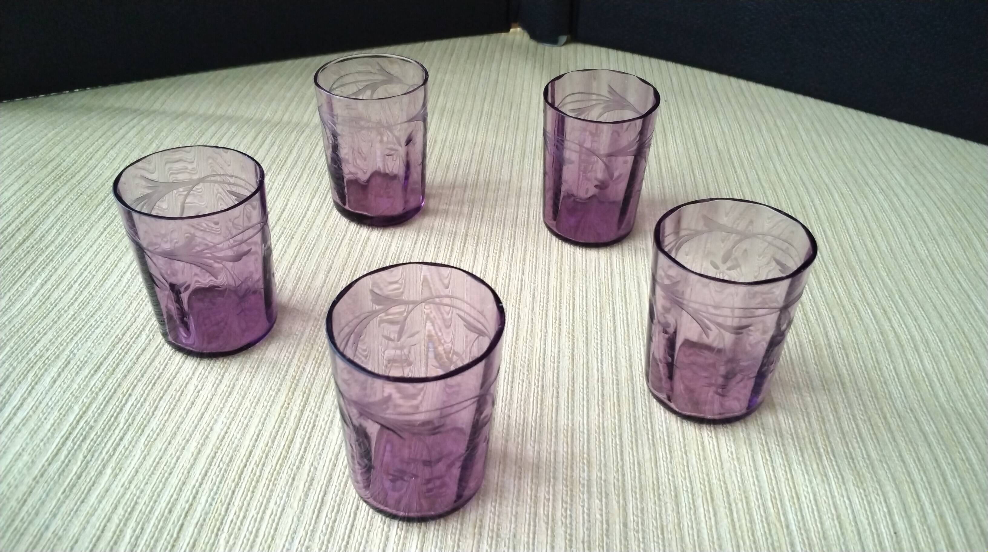 5 Verres gobelet à liqueur anciens  Décor gravé