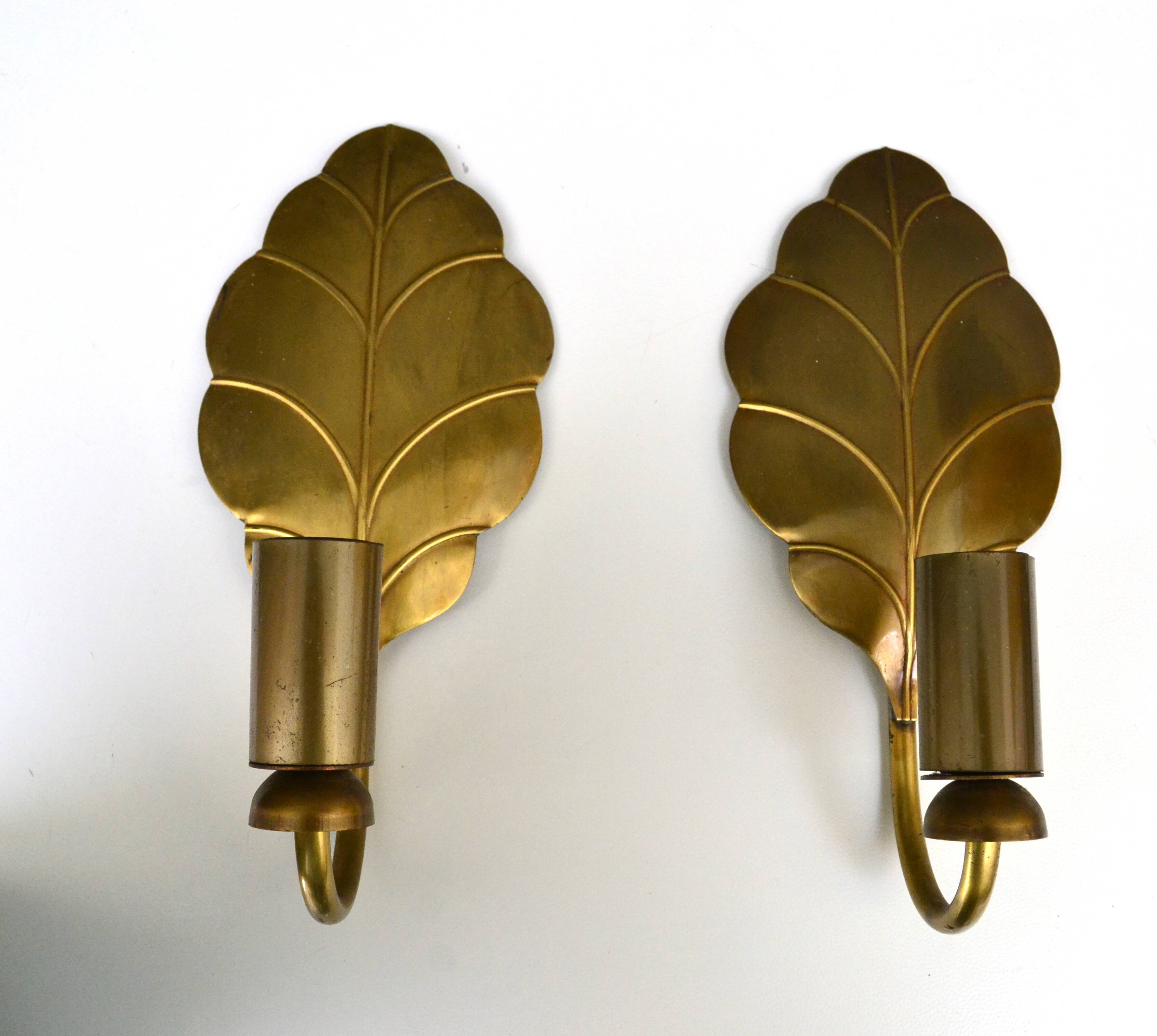 Pair of brass leaf wall lights from the 1970s.
