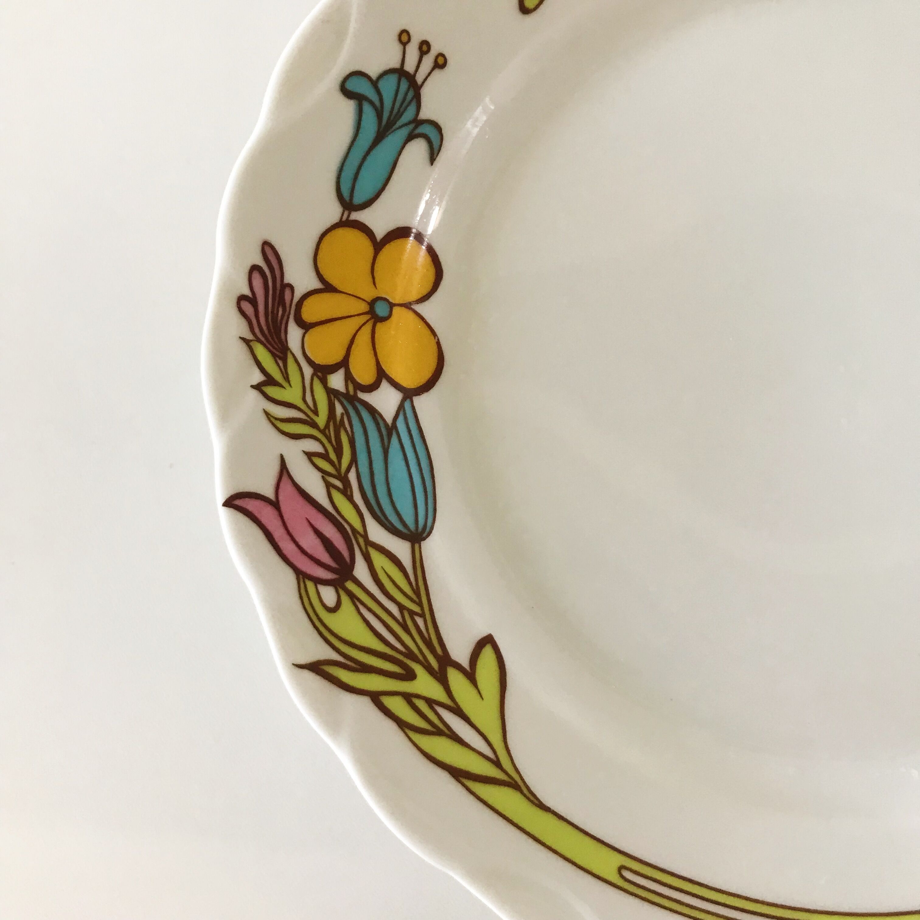 Lot of 6 porcelain dessert plates 70s