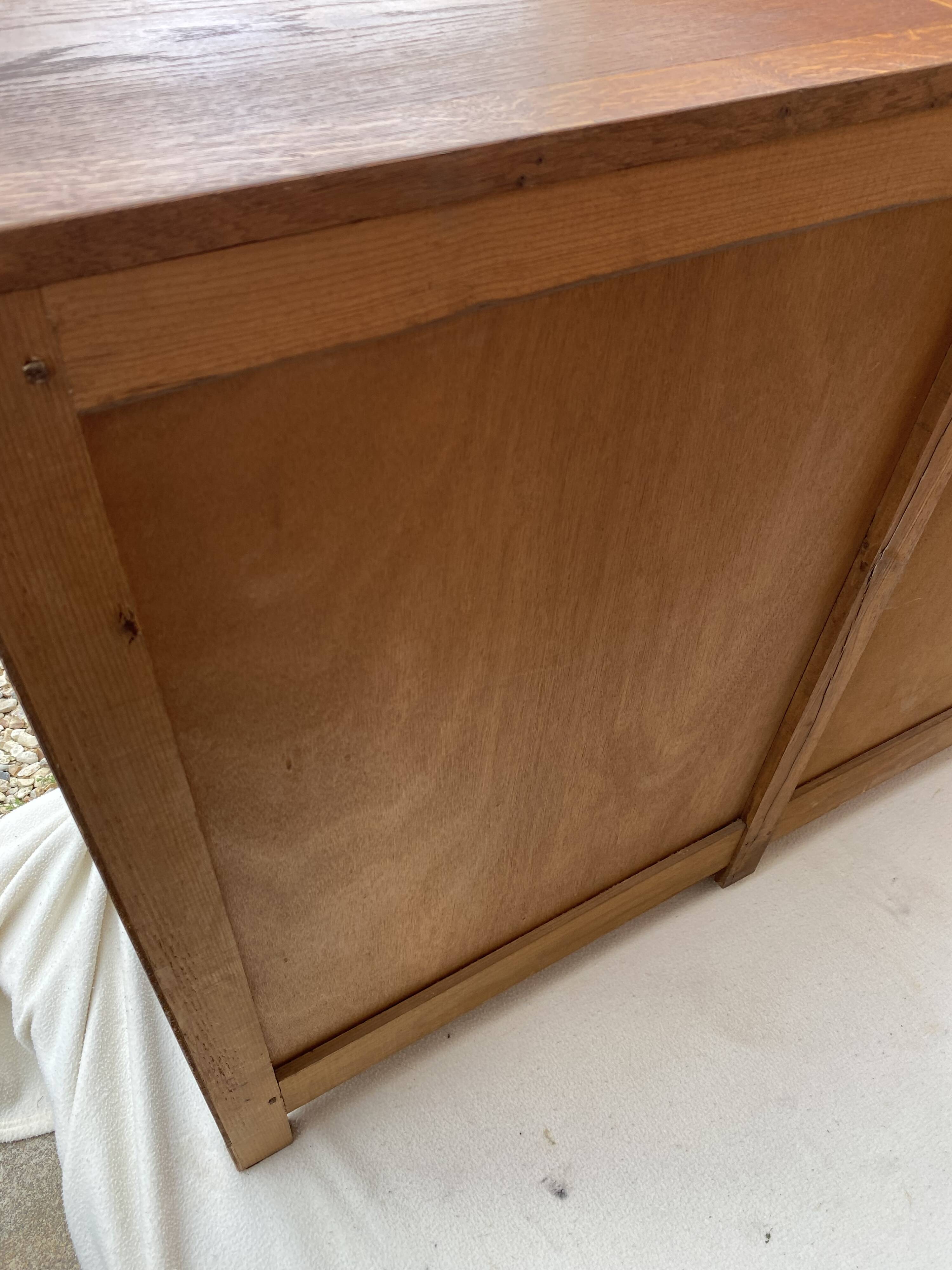 Petite armoire-commode asymétrique vintage