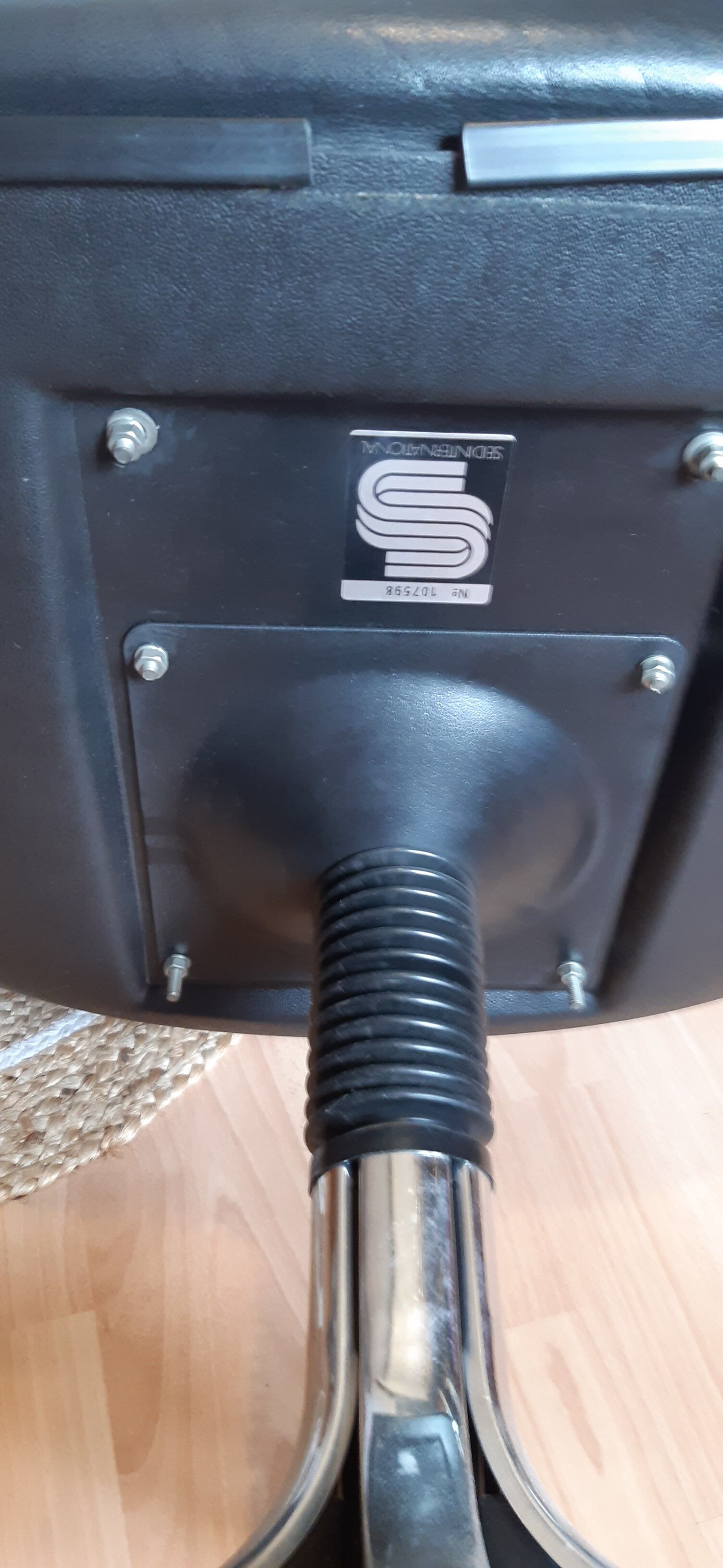Sedinternational black leather swivel armchair
