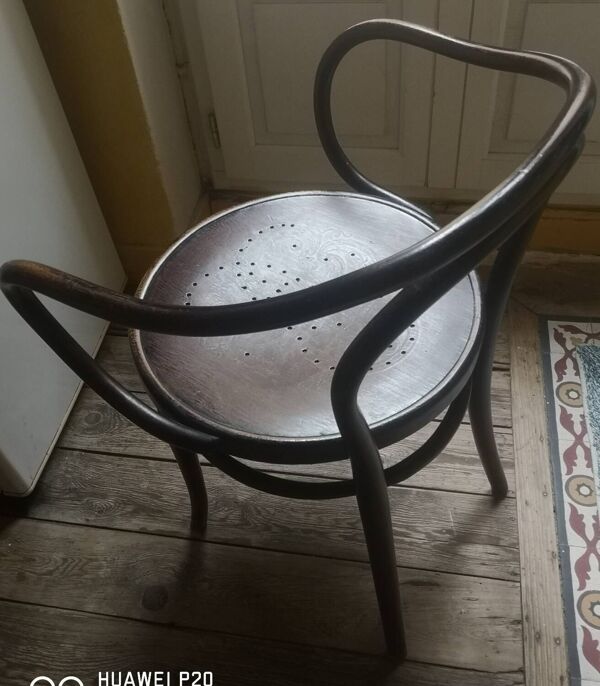 Fauteuil de bureau en bois courbe' édition Konh  en Autriche