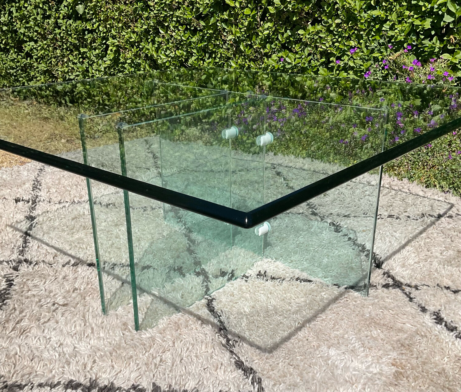 Low table design in tempered glass