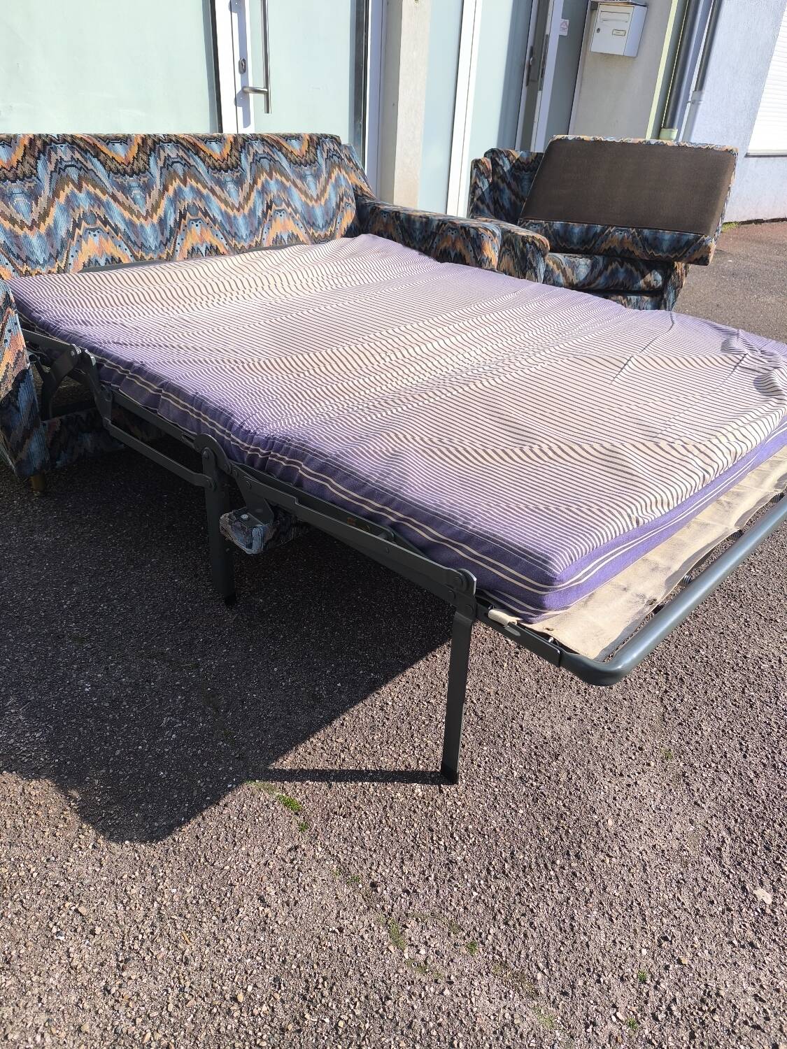 3-seater sofa + 2 vintage armchairs in multicoloured fabric retro design