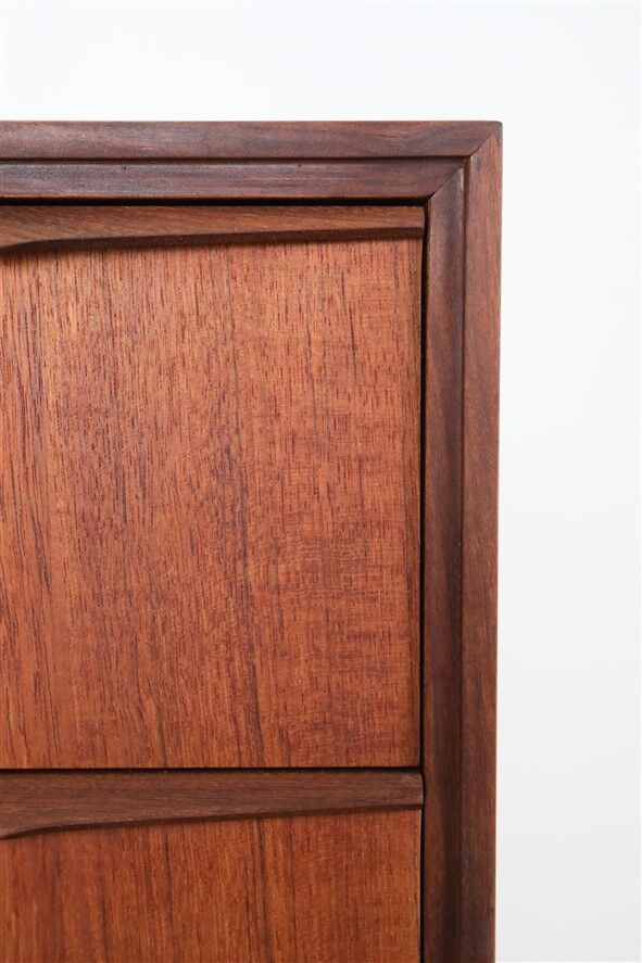 Fully restored mid-century teak dresser with 4 drawers / Danish modern design / 1960s