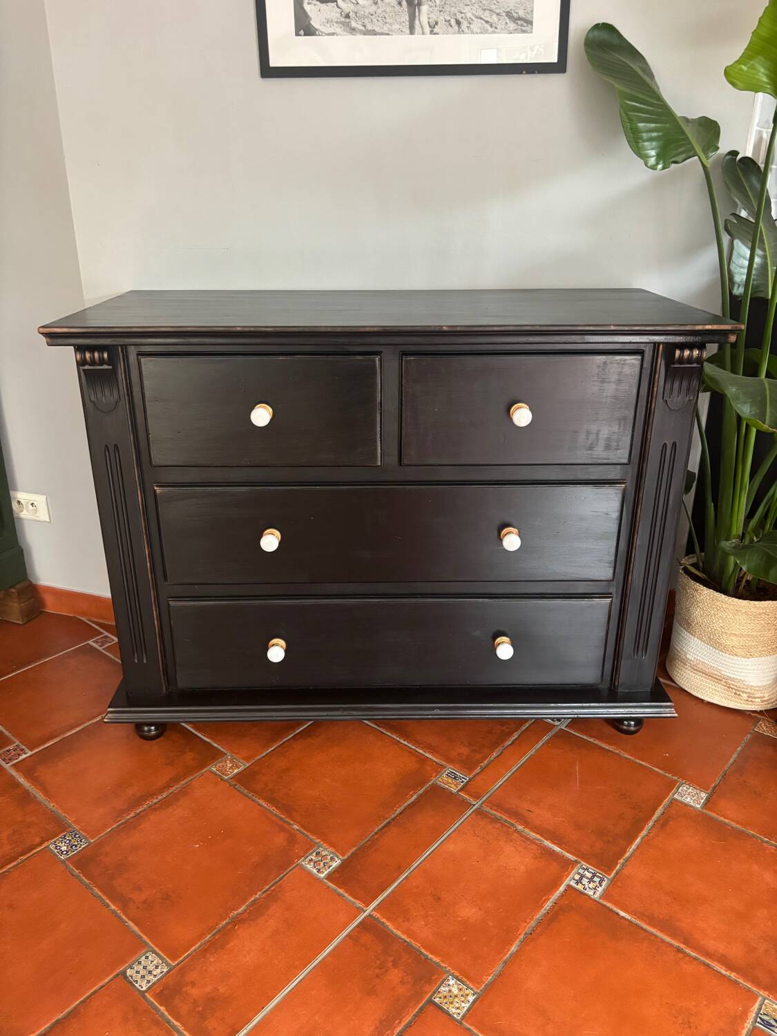 Commode vintage noir en pin peinte à la main