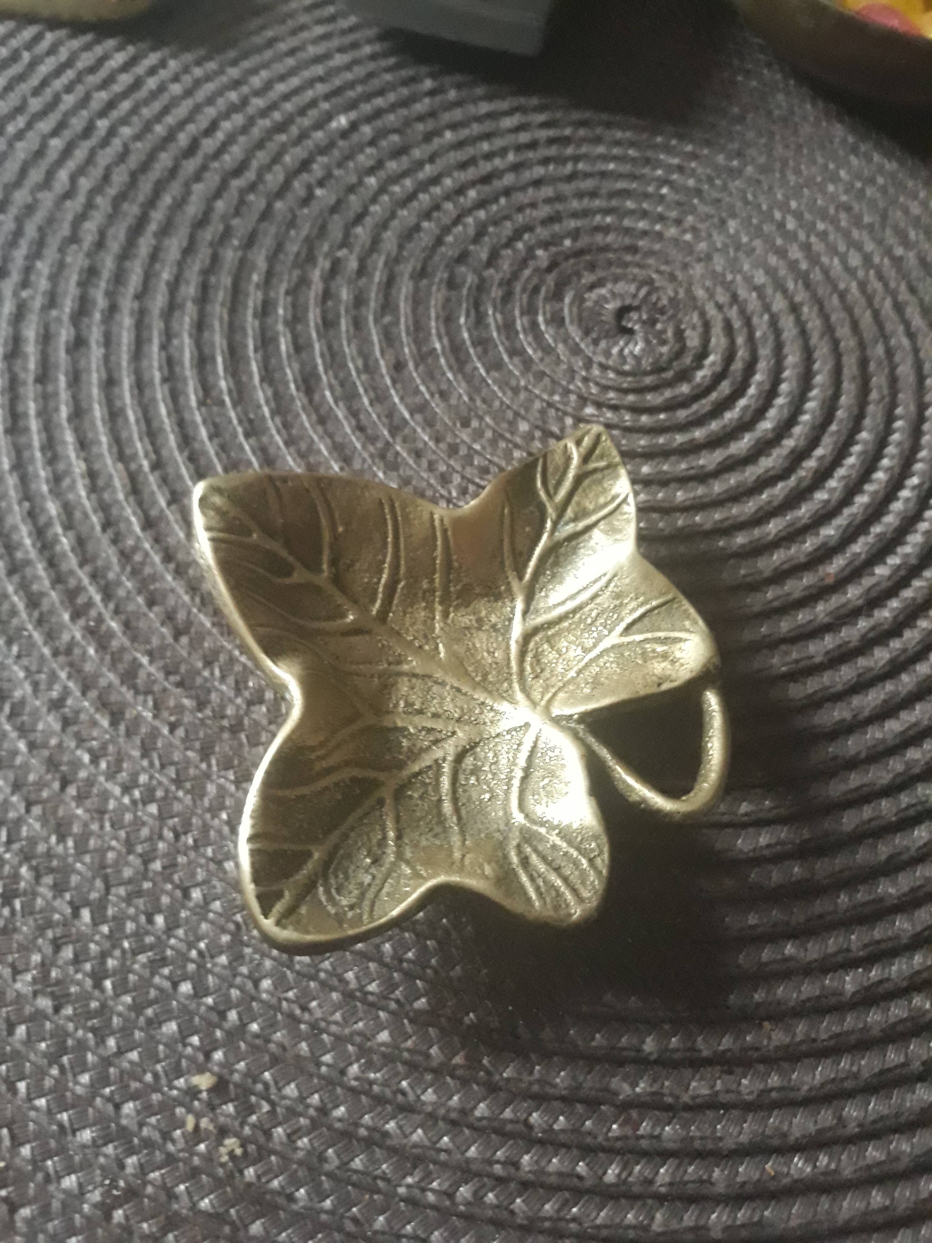 Empty ashtray pocket sheet in bronze