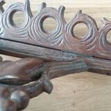 Porte pipes en bois sculpté