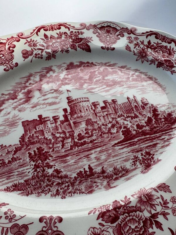 Ensemble vintage Enoch Wedgwood ''Maisons Royales de Grande-Bretagne'' en rouge, gravé à la main.