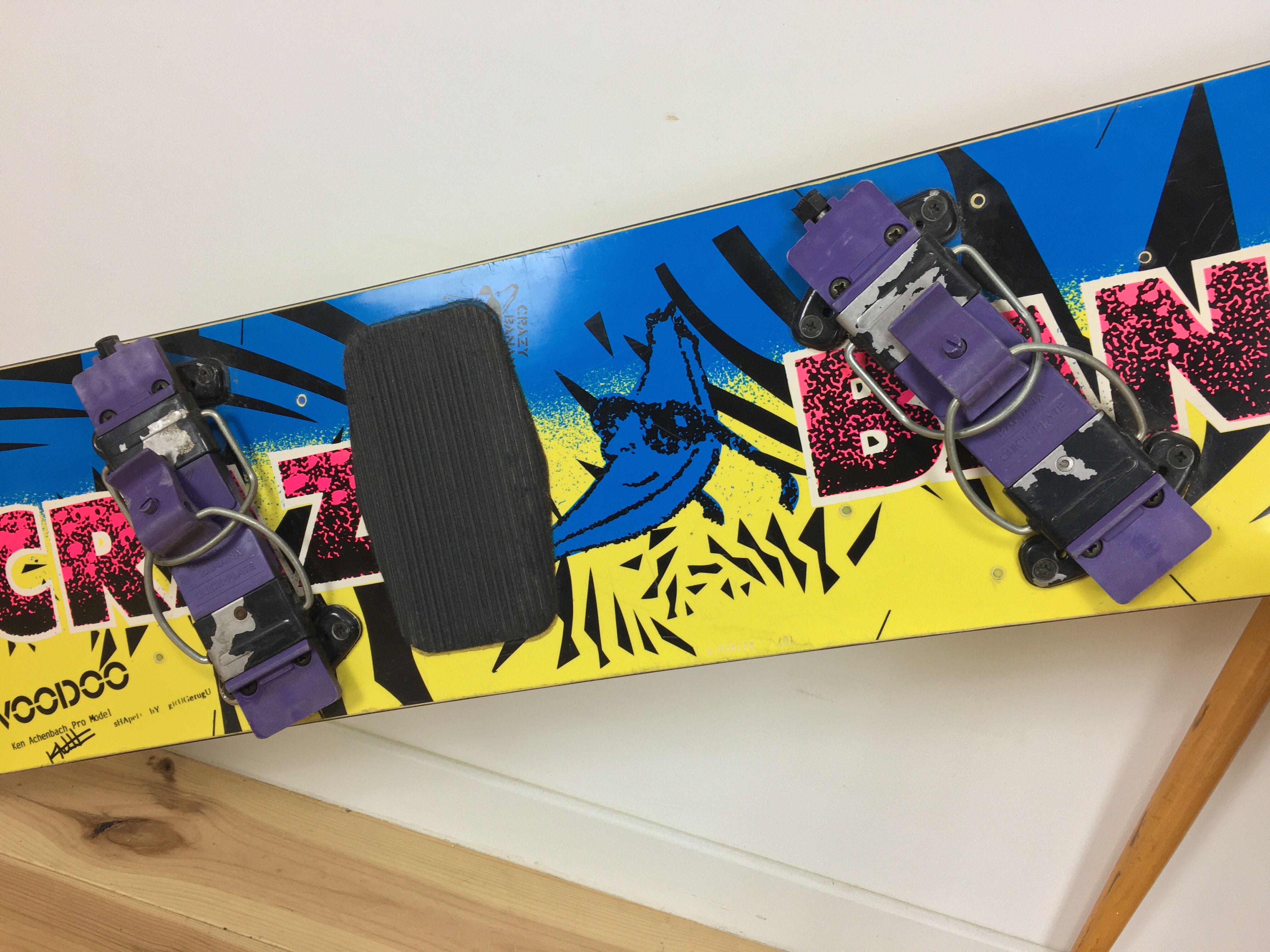 Deco snowboard, 80s snowboarding, vintage neon
