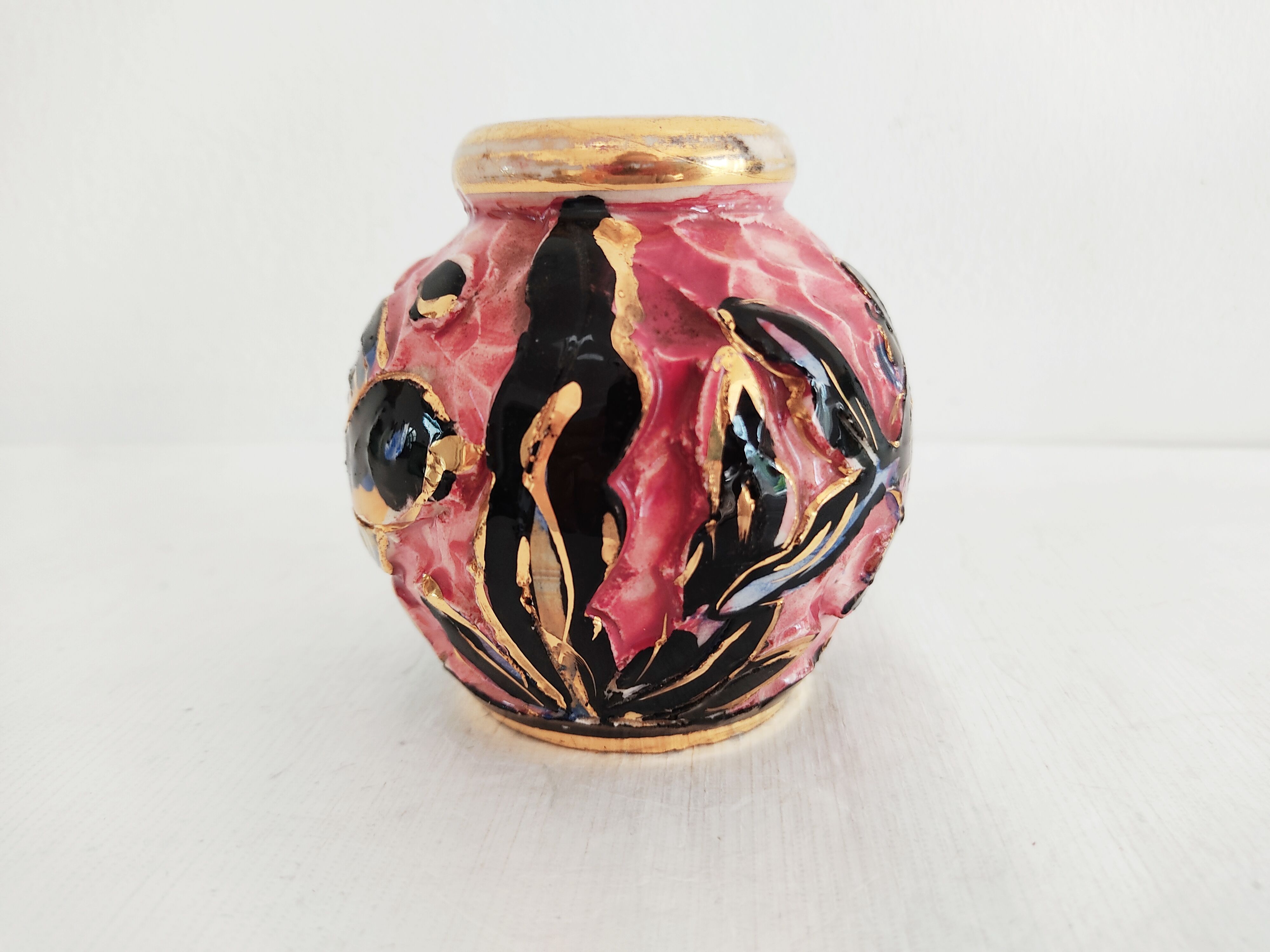 Ceramic vase from Monaco decorated fish