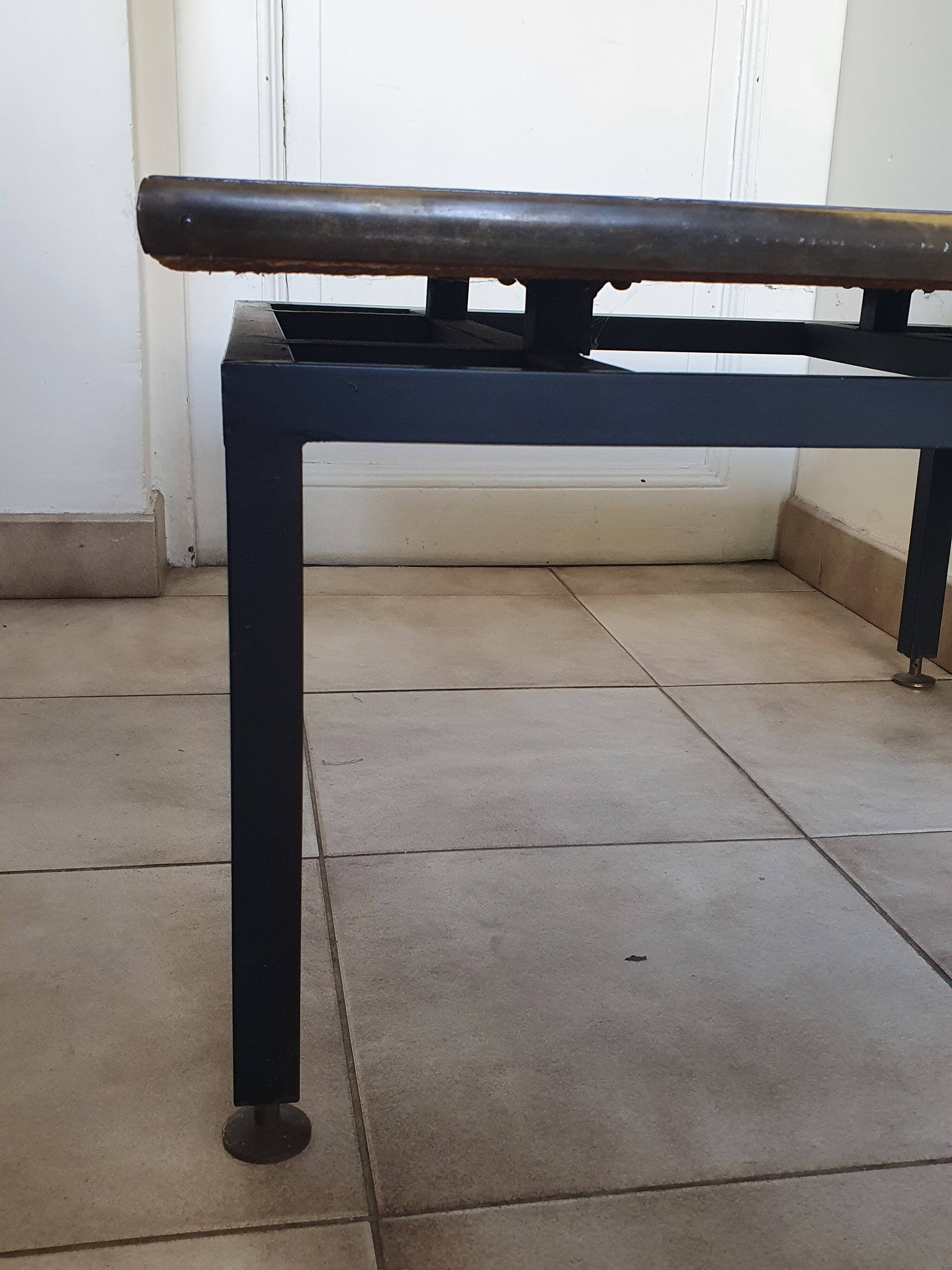 Table basse en céramique et fer forgé