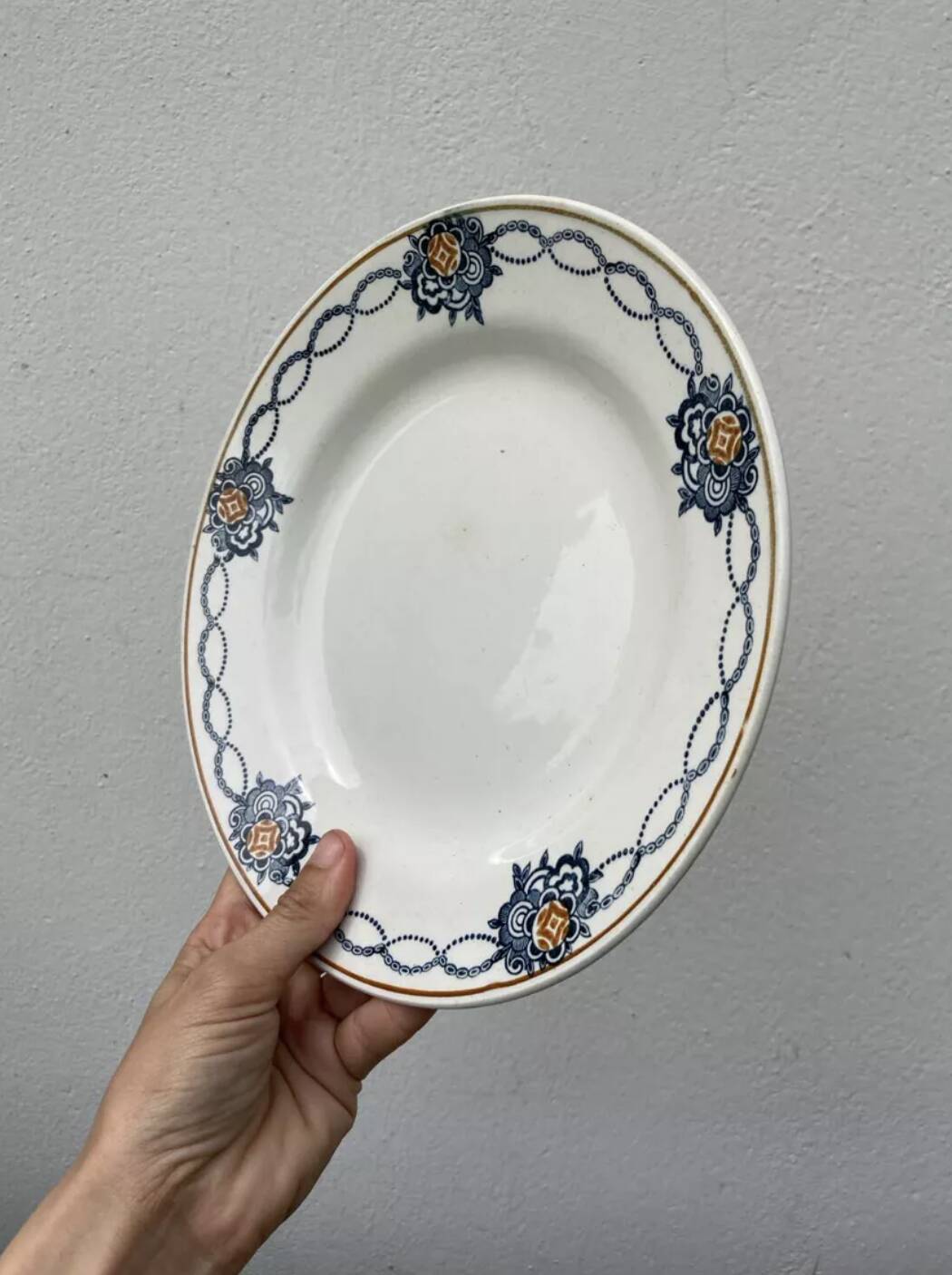 5 Saint Amand iron earth flat plates