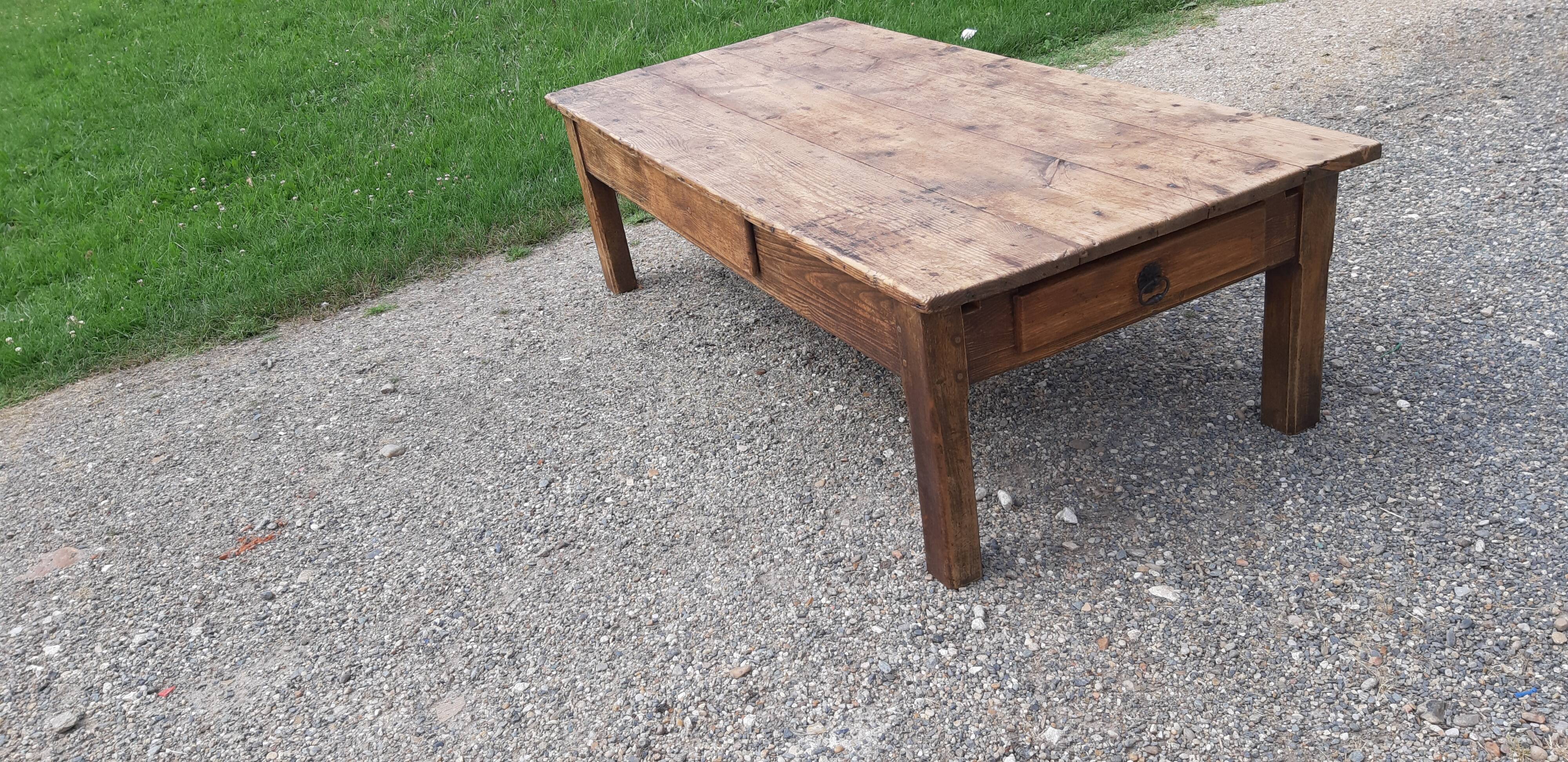 Country Coffee Table in Pine 3 Drawers