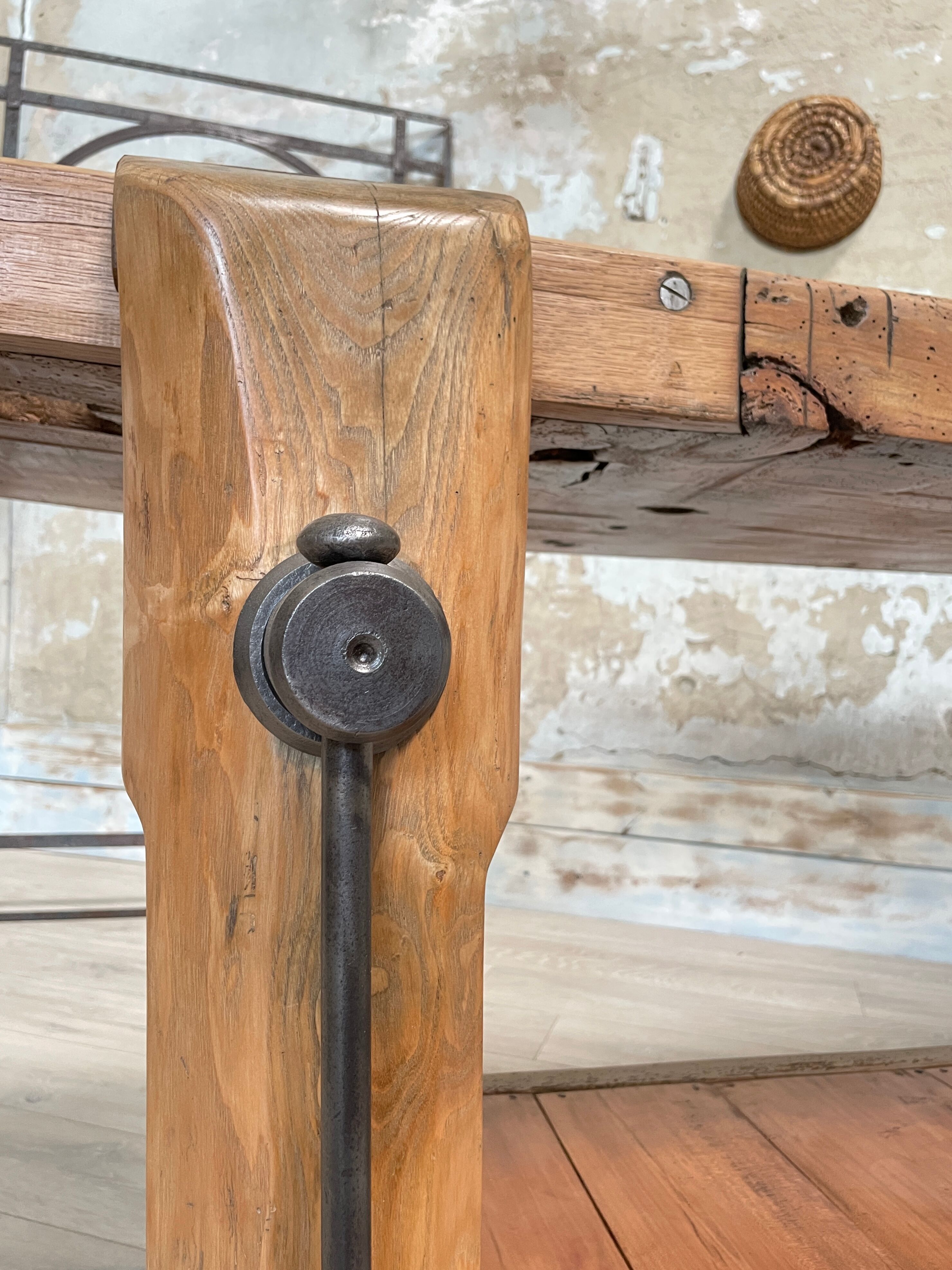 Solid wood carpenter's workbench