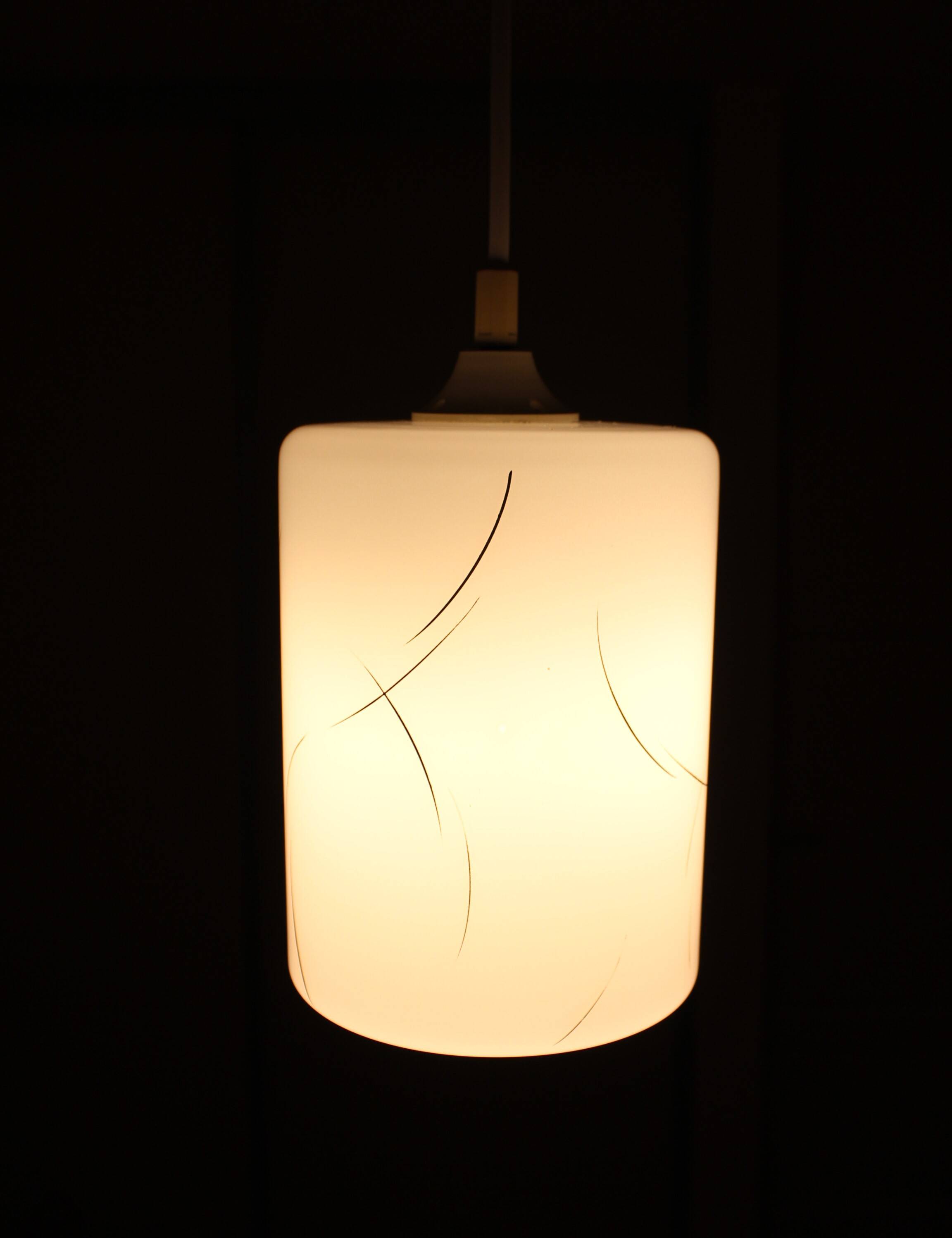 Suspension in opaline and gold from the 1960s.