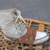 ancienne paire de raquette de neige