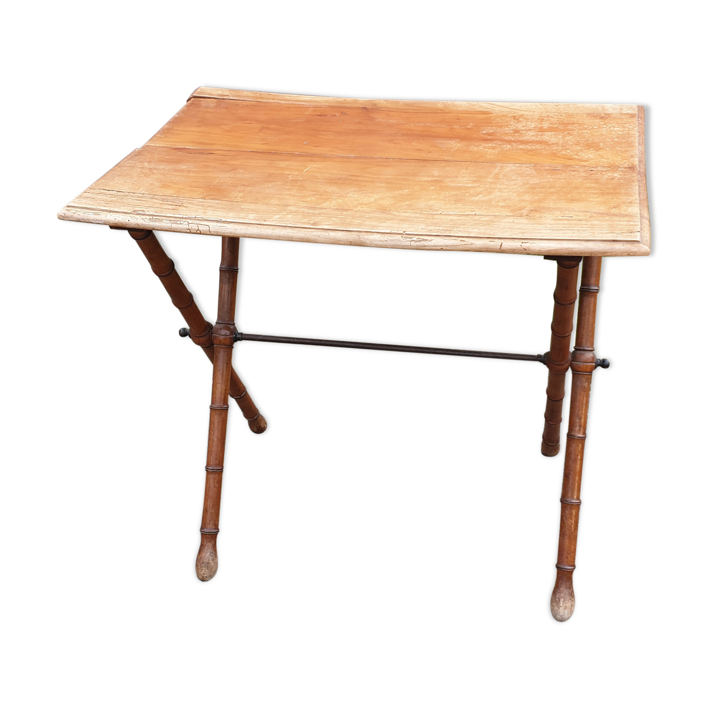 Foldable bistro table in bamboo and walnut