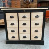 Storage cabinet with drawers