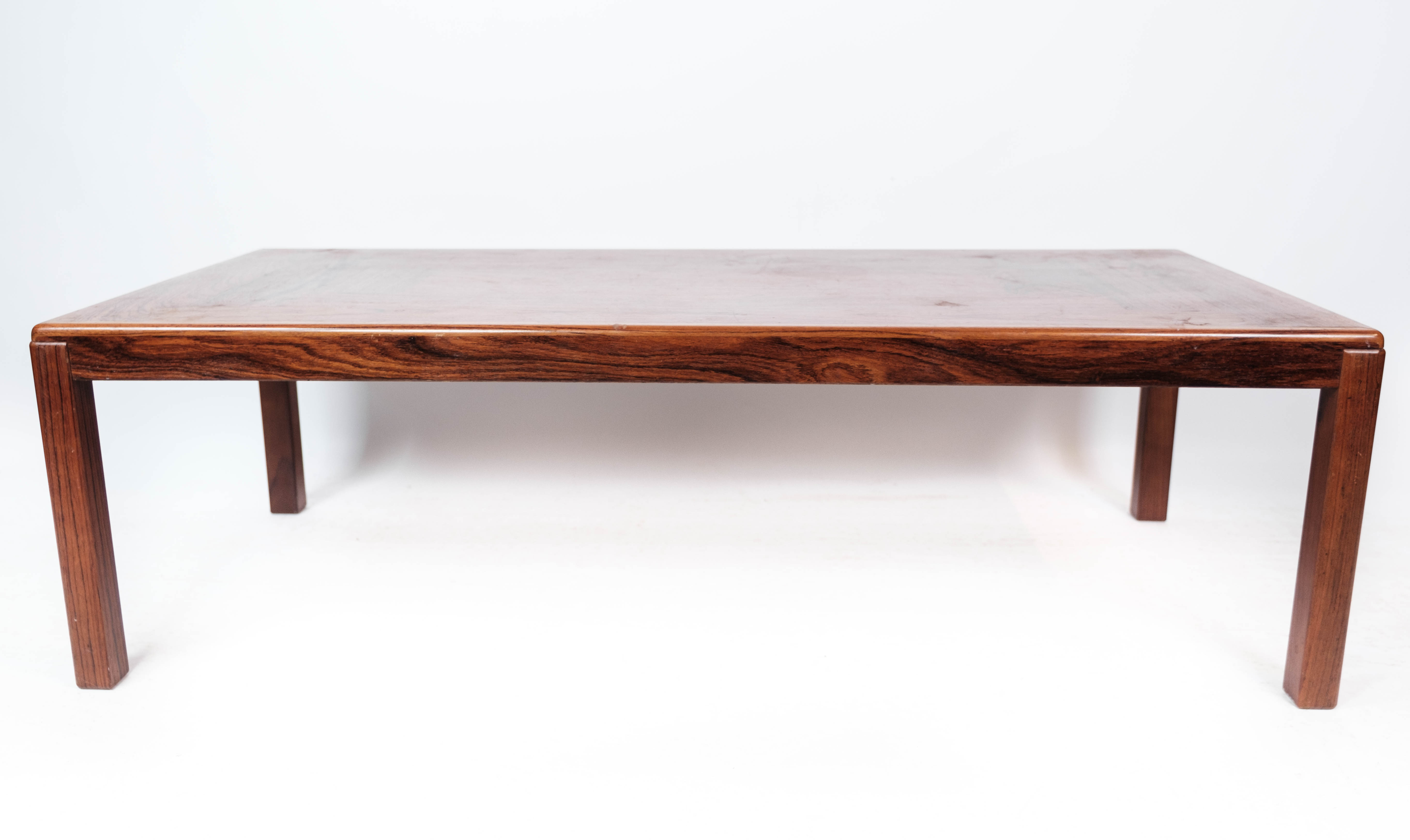 Coffee table in rosewood of Danish design manufactured by Vejle Furniture in the 1960s