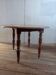 Table ronde en bois fruitier a allonges