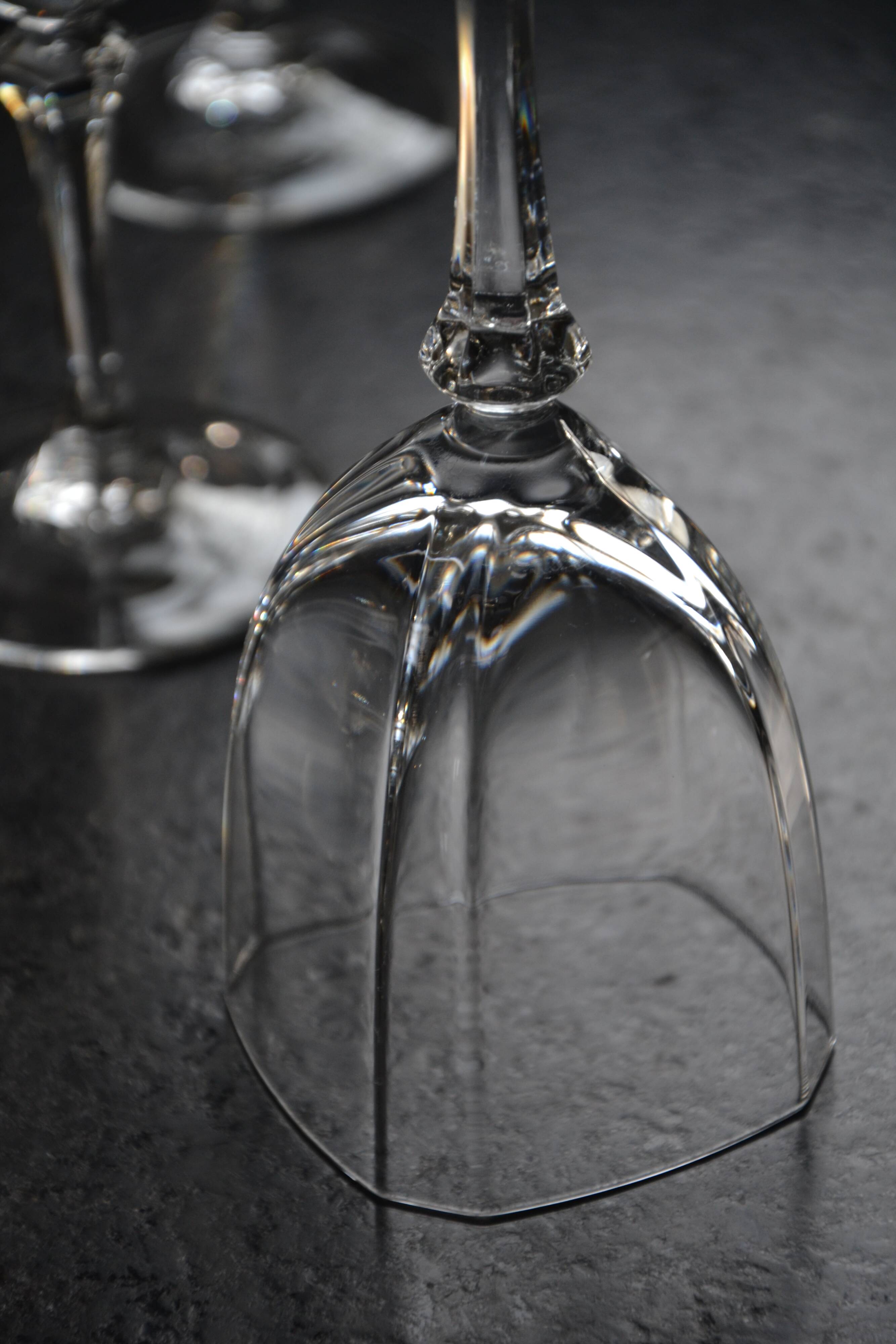 11 Arques crystal water glasses with an original square shape