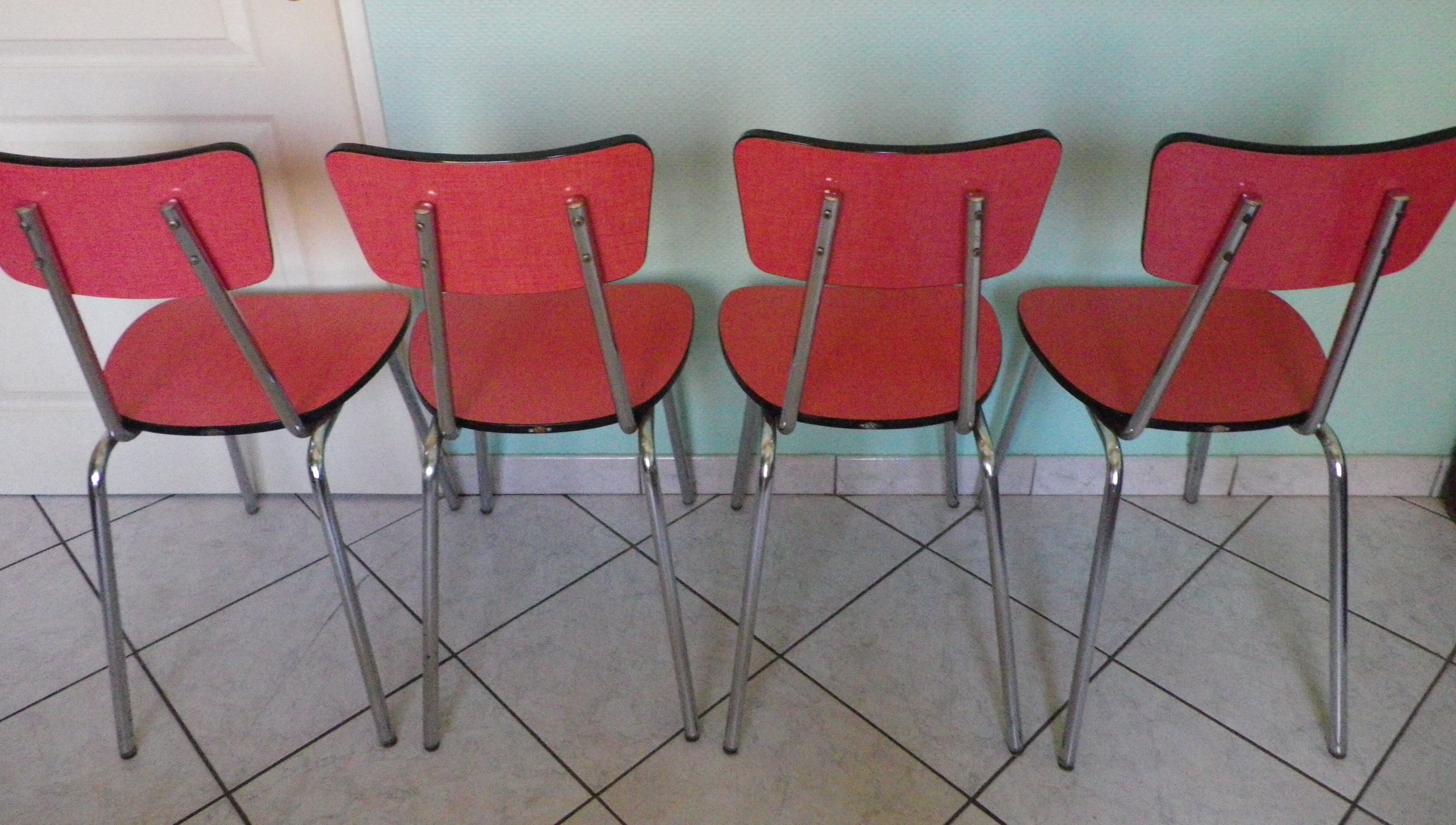 Table in red formica, 4 roc chairs, 2 extension cords, 2 drawers 60