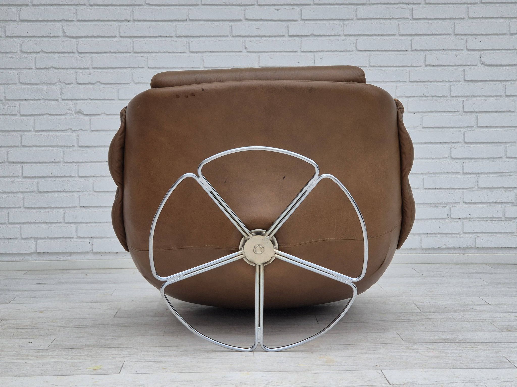 1970s, Scandinavian swivel chair, original condition, brown furniture leather.