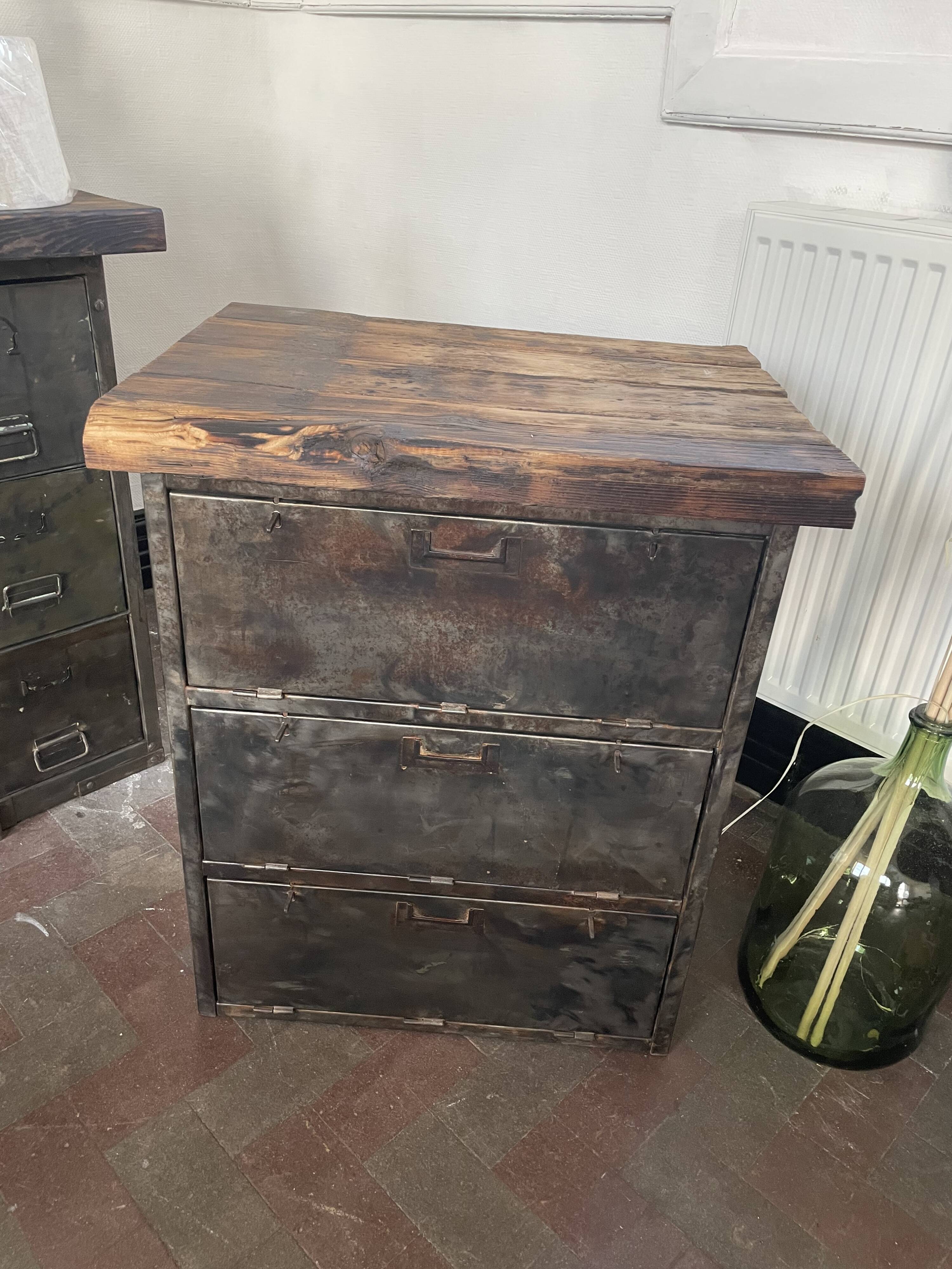 Meuble 3 clapets métal bois