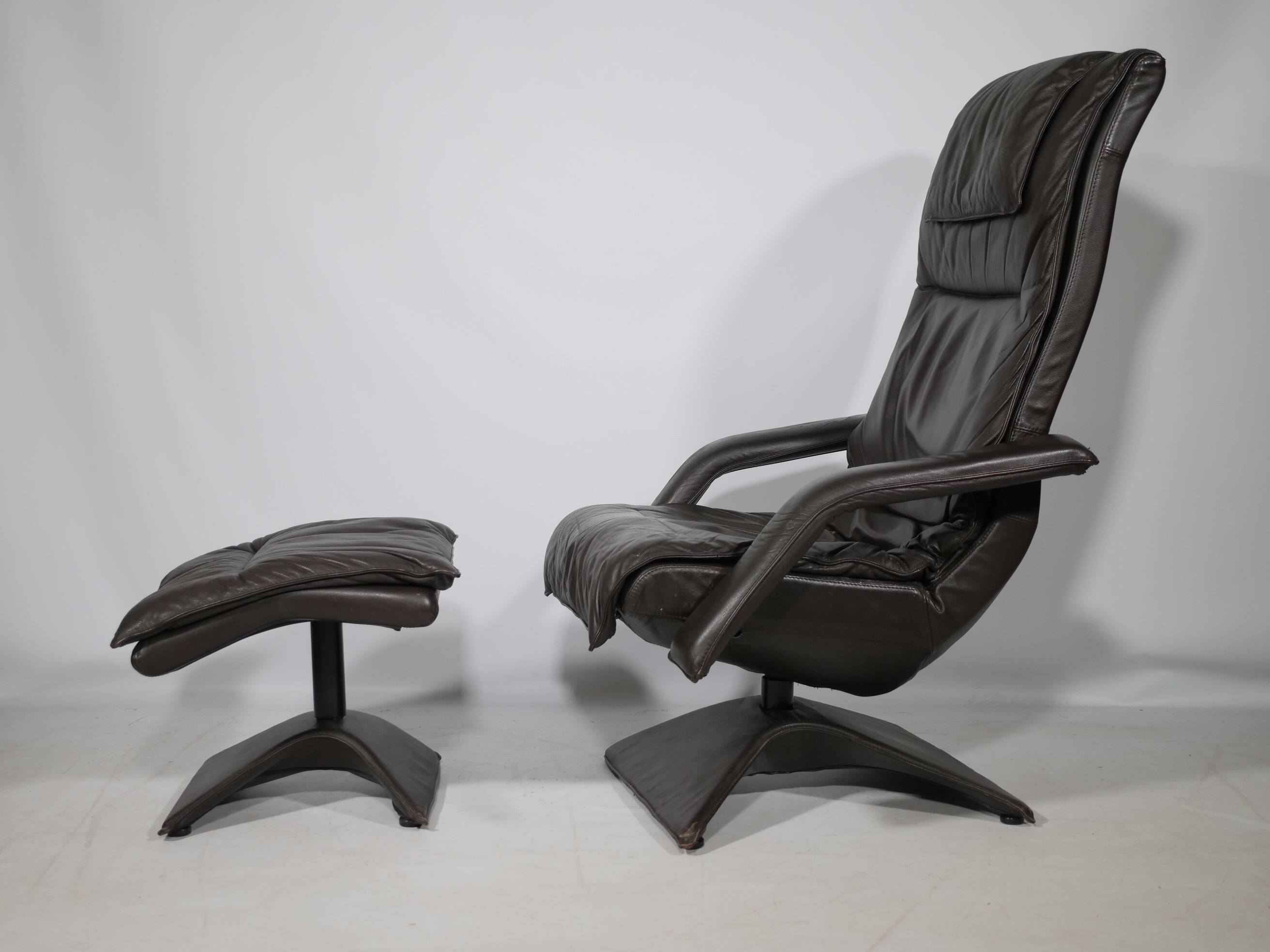 Design Leather Lounge Chair including Ottoman from the 1990s