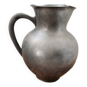 Petit vase en étain