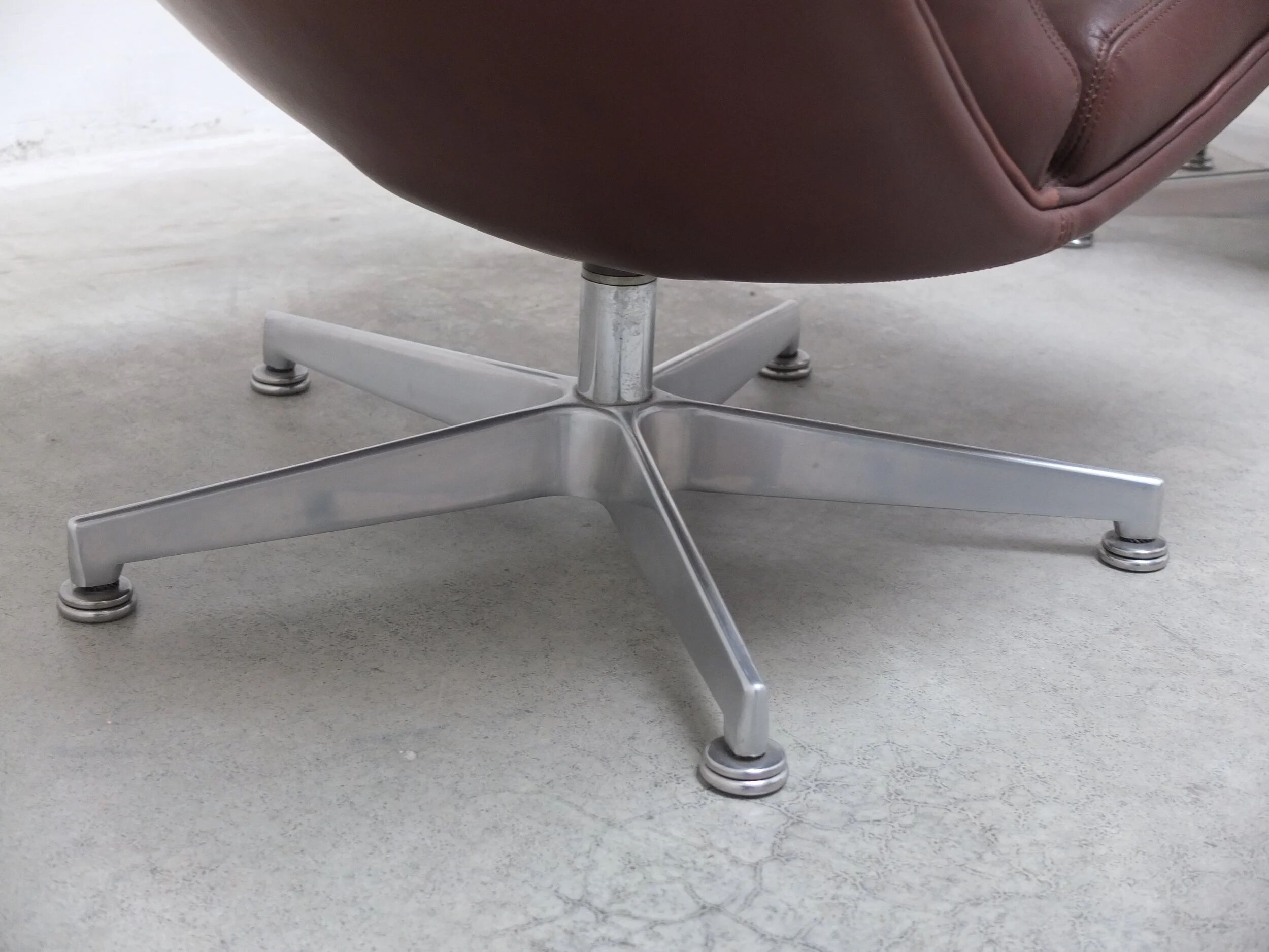 Early 'F141' lounge chair with ottoman by Geoffrey Harcourt for Artifort, 1972
