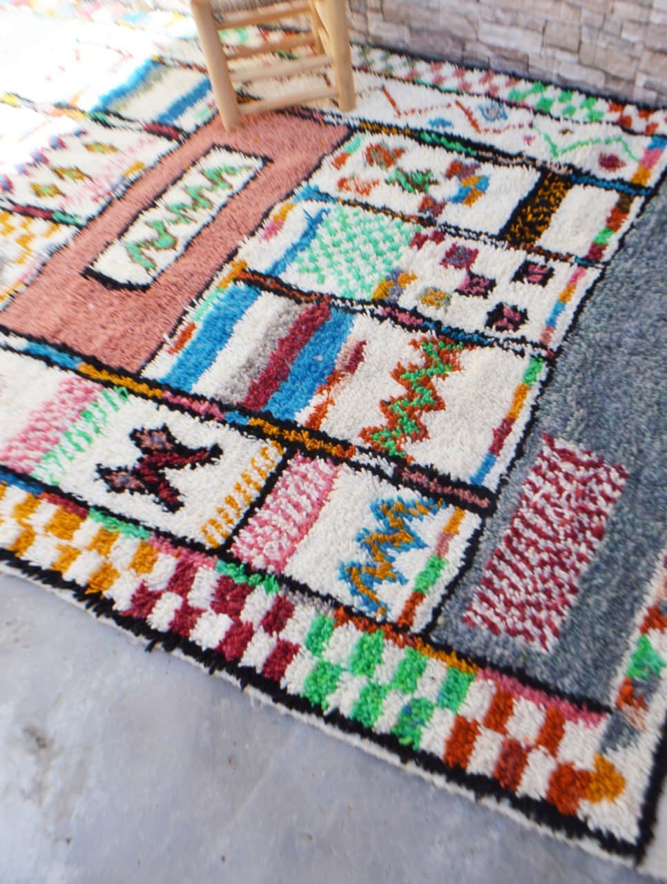 Tapis berbère marocain coloré Azilal 258 x 157cm