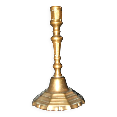 Bougeoir octogonal chantourné Louis XIV en bronze, 18e siècle