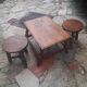 Table bas avec 2 petit tabouret