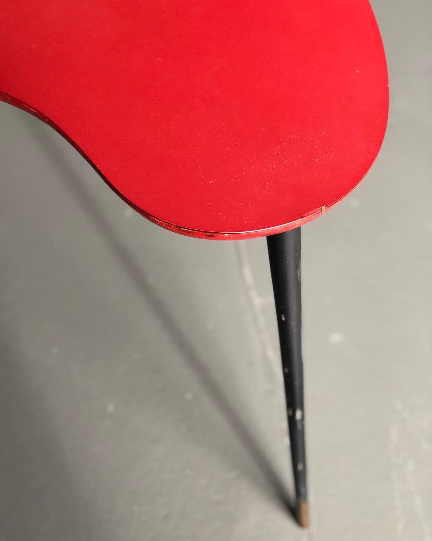 Coffee table "palette" red