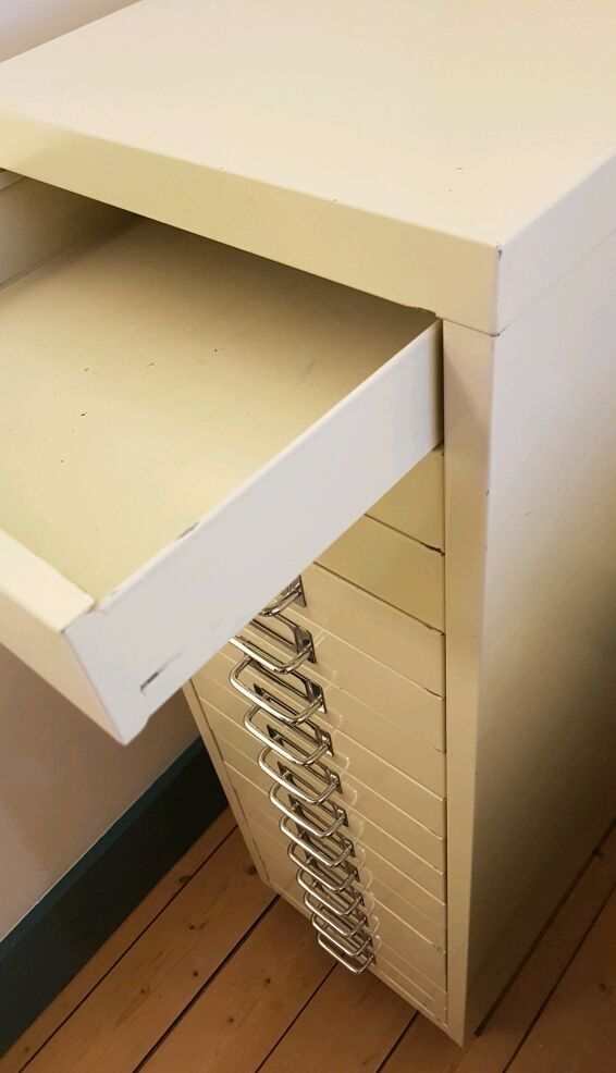 Workbook 15 metal vertical drawers 60