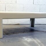 Table basse en bois laqué