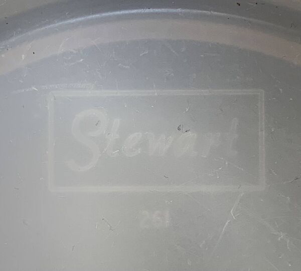 Pot à tabac, tabatière en bois écusson Stewart pipe, 1960