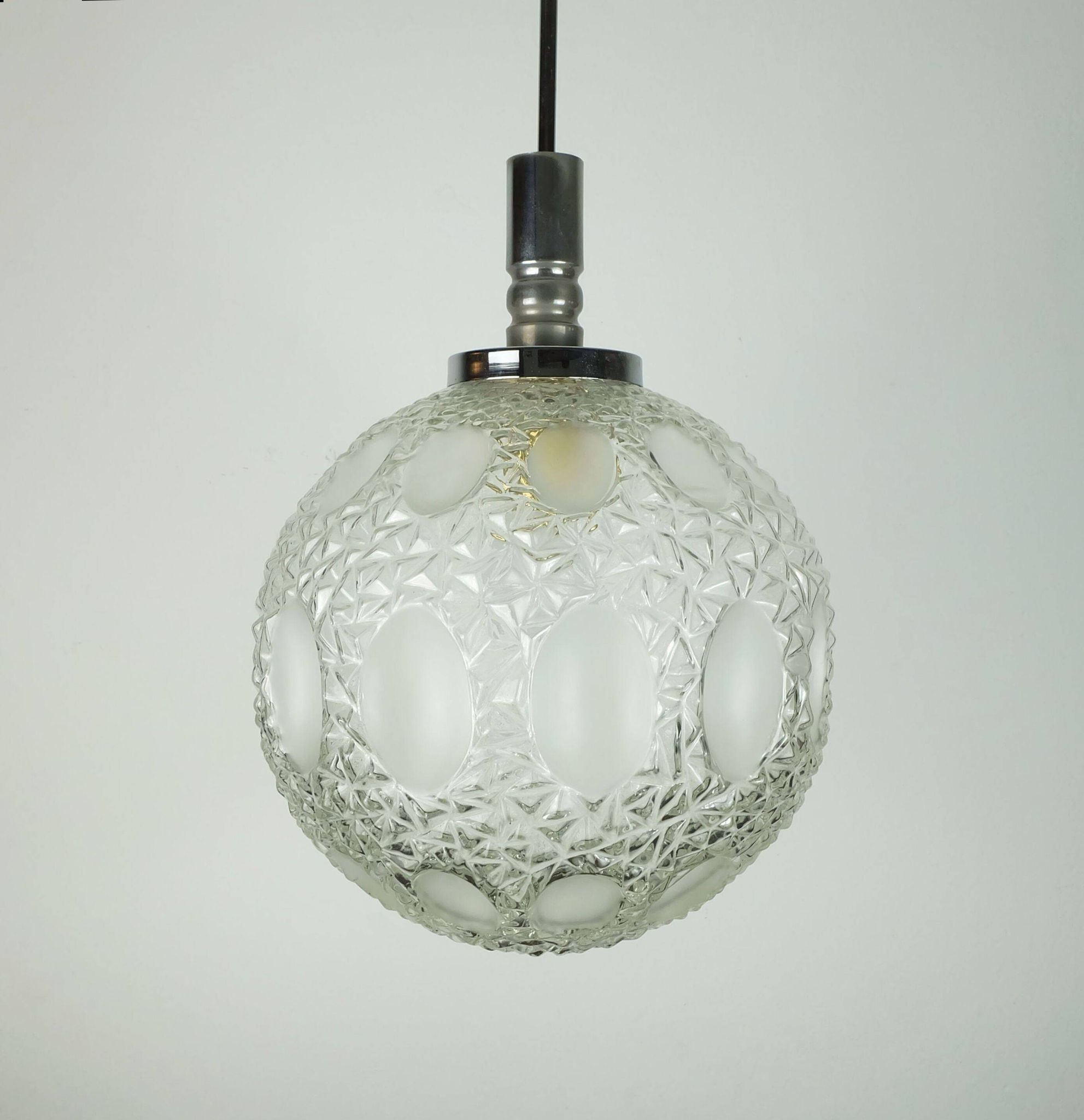 Lustre du milieu du siècle Richard Essig en verre structuré et chrome des années 1960-70.