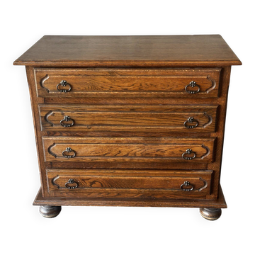Vintage oak and veneer chest of drawers with 4 drawers.