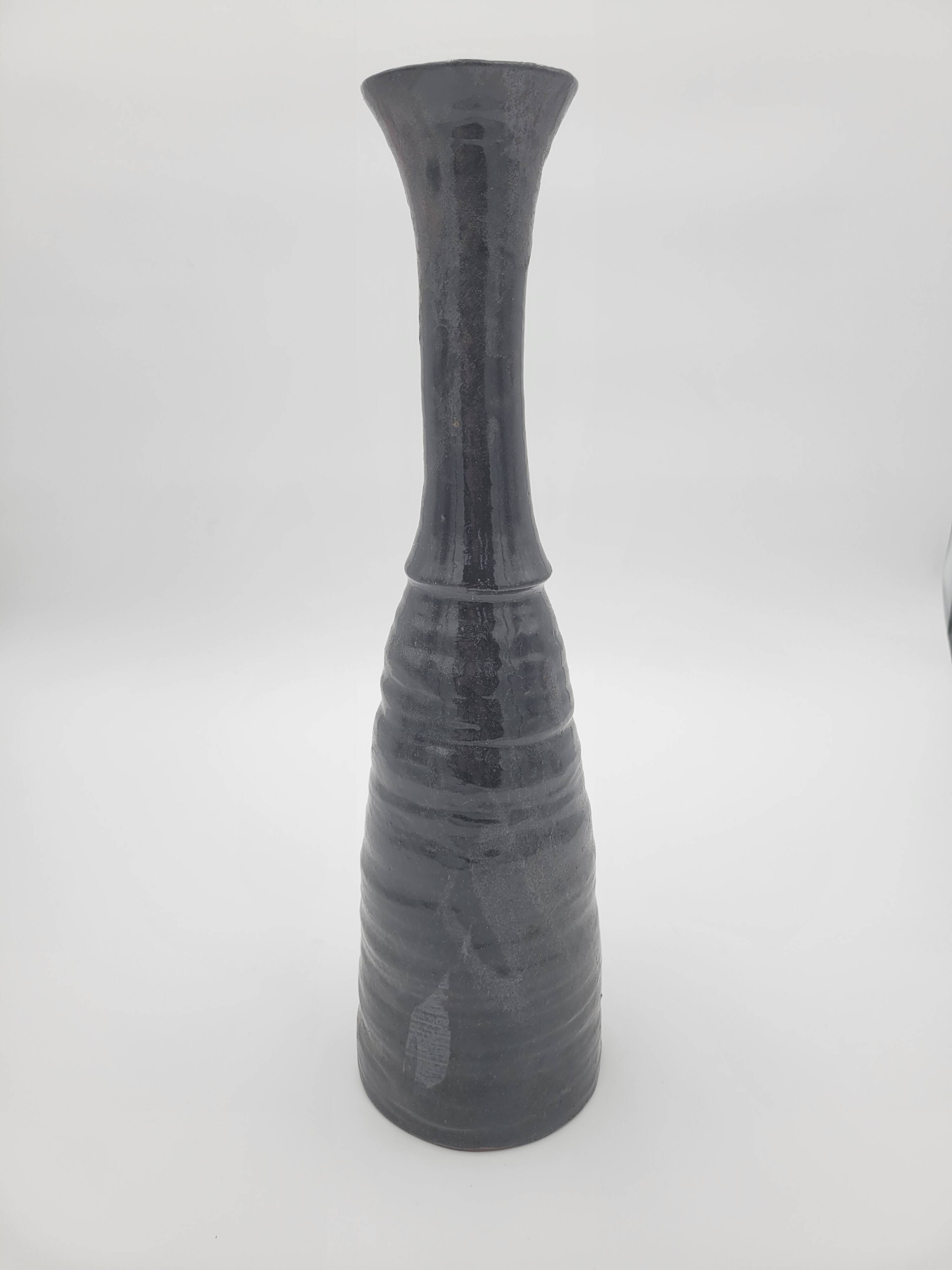 Black Ostara vase in glazed terracotta