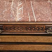 Meuble pantalonniére en bois sculpté – Colonnes torses – Dessus de marbre