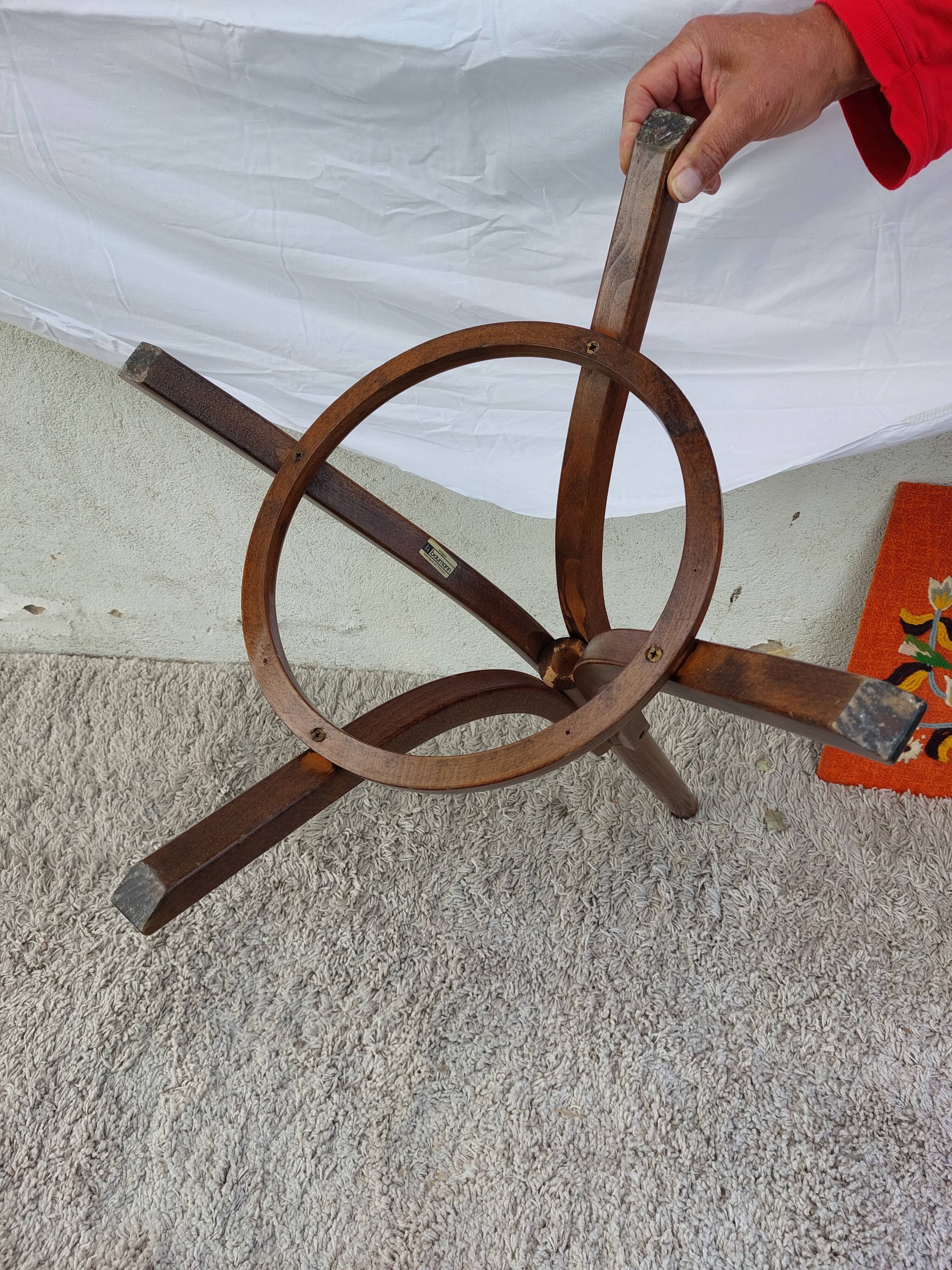 Baumann parrot coat rack