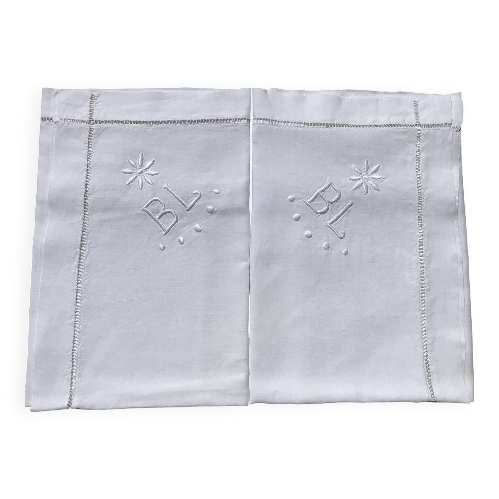 2 embroidered BL linen pillowcases, Venice day