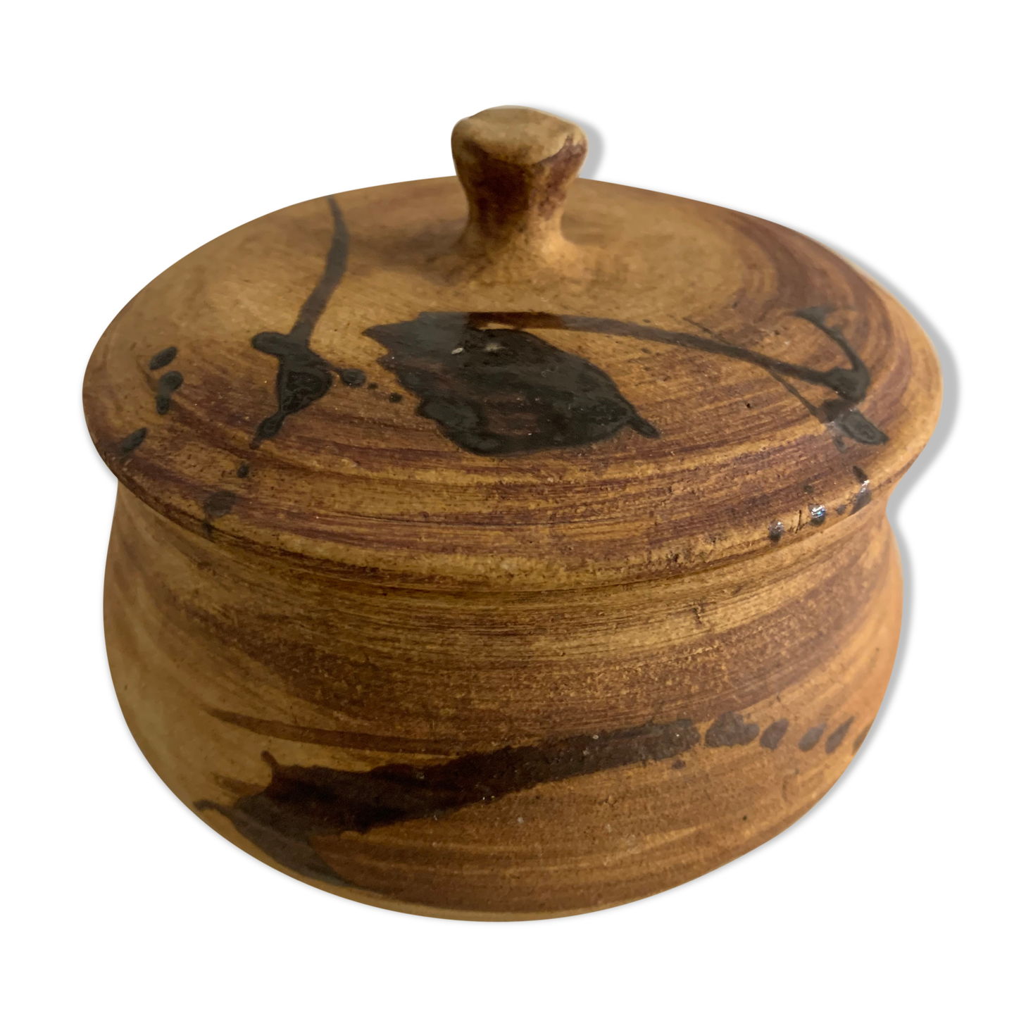 Ancient pot and its lid Pottery of the Dove in sandstone 1975