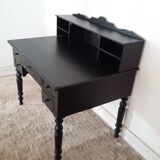 Desk in black step