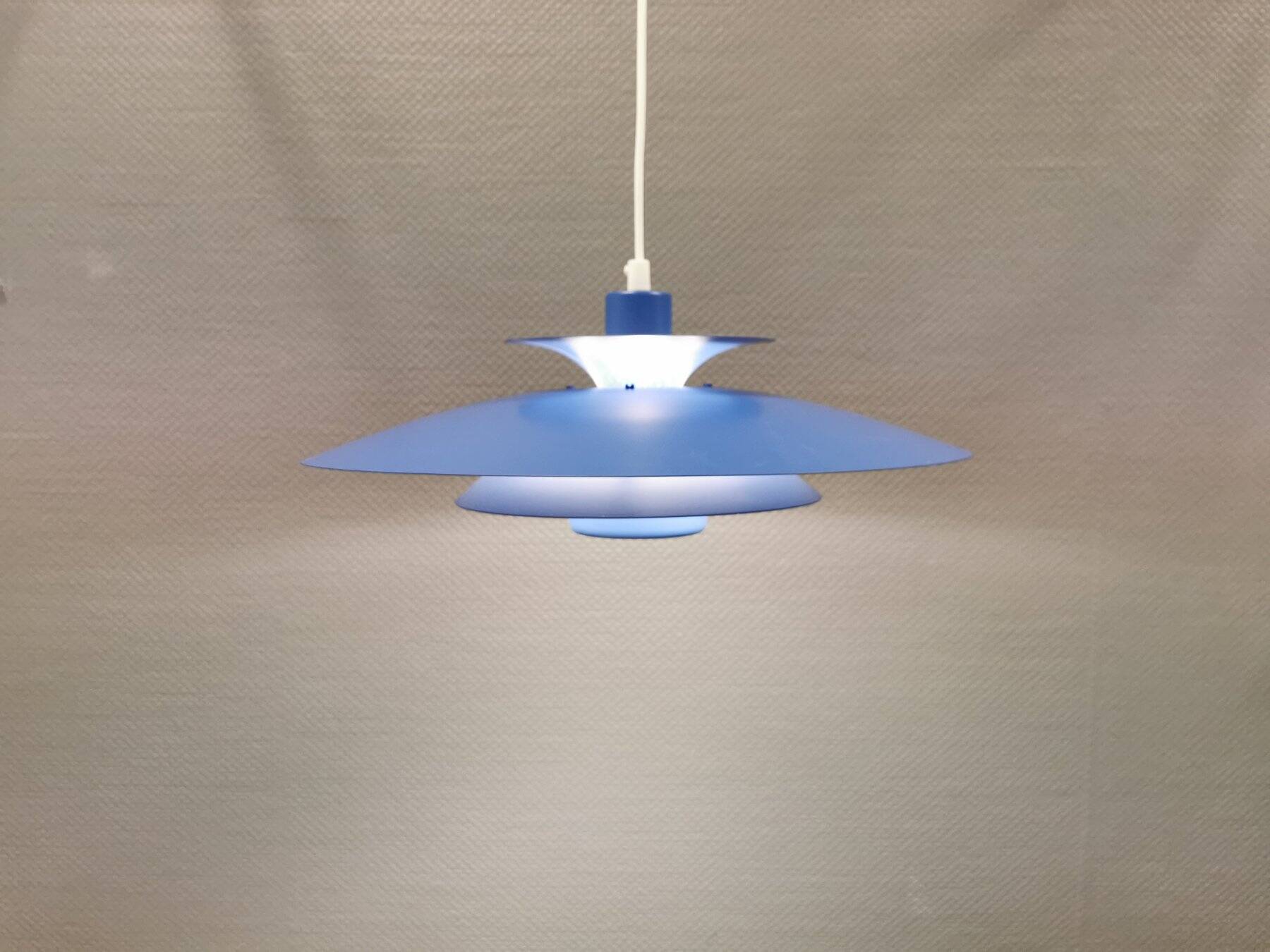 Hanging lamp from danish jeka, produced in the 80s, the model is called donau 3095-p.