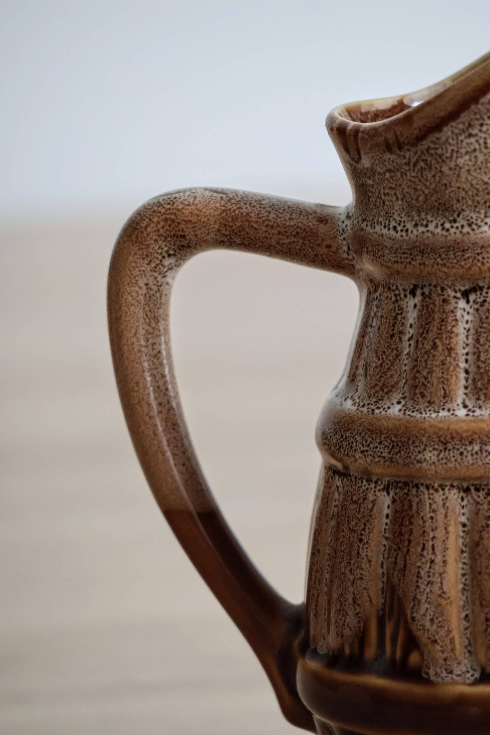 50cl glazed ceramic pitcher with beer barrel decoration